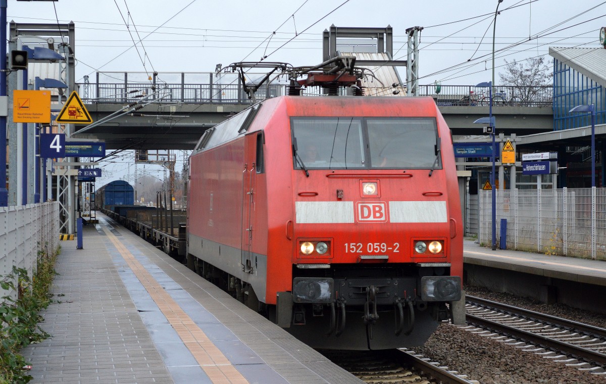 152 059-2 mit einem gemischten Güterzug am 17.12.15 Berlin-Hohenschönhausen.