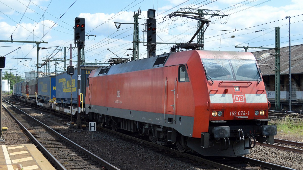 152 074-1 mit Taschenwagenzug am 31.05.14 Durchfahrt Bhf. Fulda.