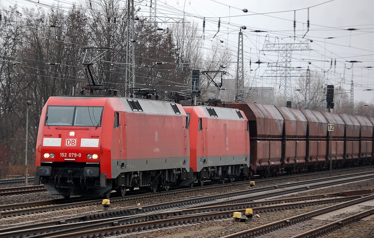 152 079-0 + 152 ???-? Doppetraktion mit Erzzug am 10.12.13 Berlin-Springpfuhl.