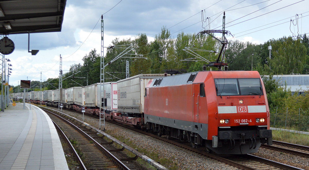 152 082-4 mit KLV-Zug (DB SCHENKER Trailer)am 03.09.17 Mönchmühle bei Berlin. 