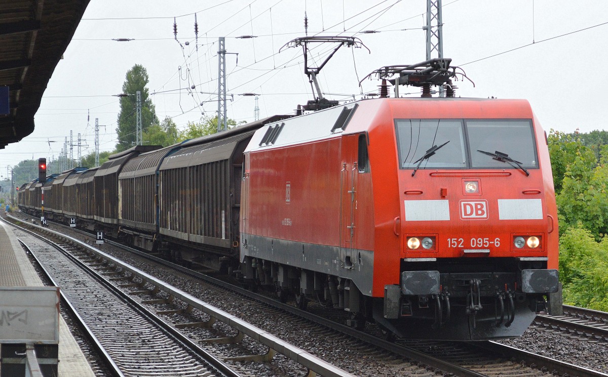 152 095-6 mit Ganzzug Schiebewandwagen am 01.06.15 Berlin-Karow. 