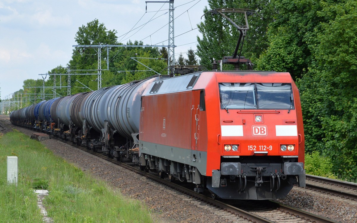 152 112-9 mit Kesselwagenzug am 21.05.15 Röntgental b. Berlin.