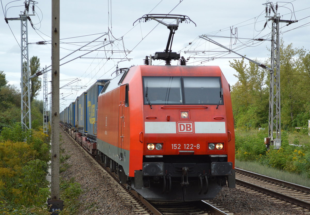 152 122-8 mit KLV-Zug (LKW WALTER Trailer) am 11.09.17 Bf. Berlin-Hohenschönhausen.