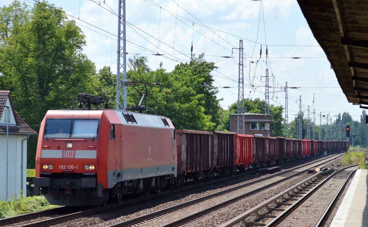 152 130-1 mit Ganzzug offener Güterwagen am 10.07.14 Richtug Bernau in Berlin-Karow.
