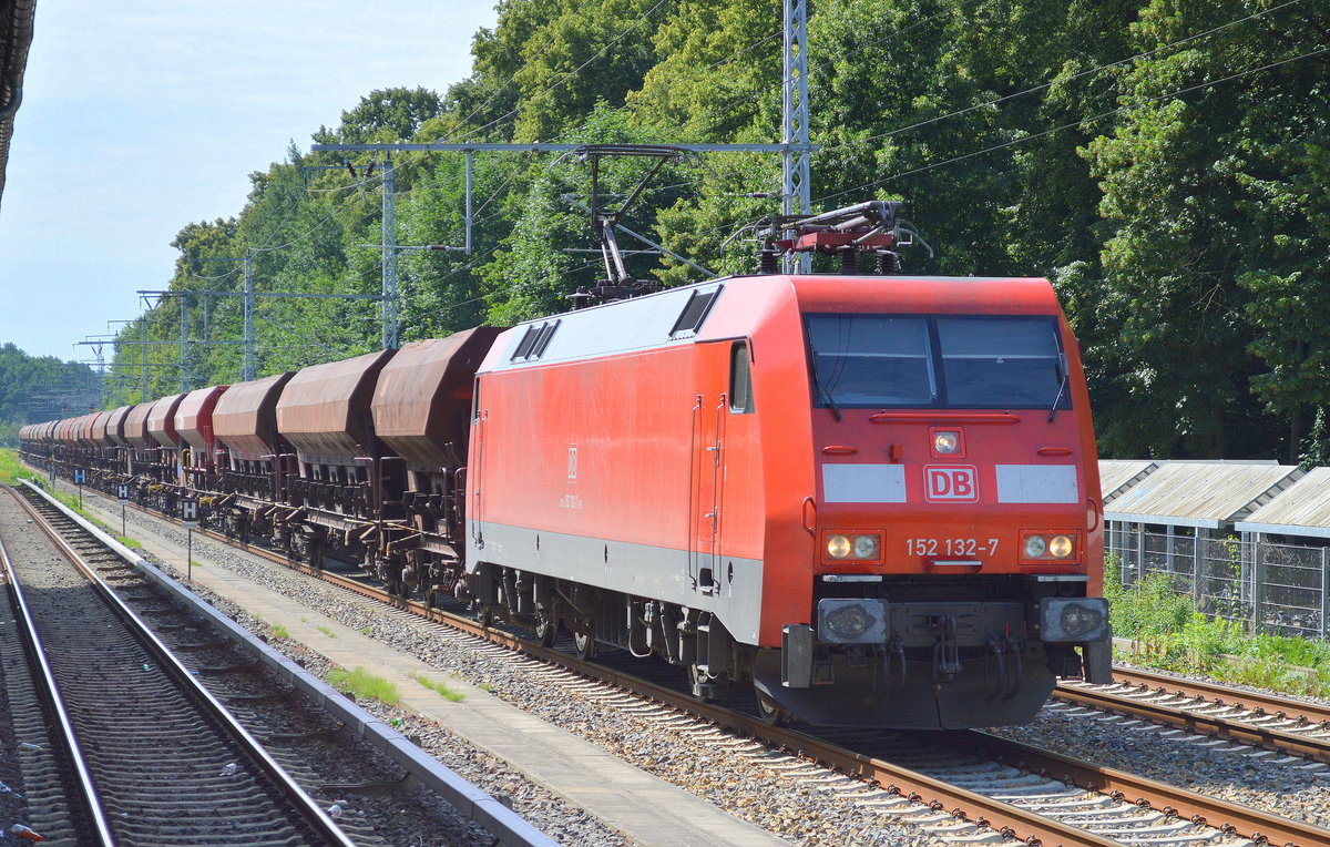 152 132-7 mit einem Ganzzug Schüttgutwagen am 22.06.16 Eichwalde bei Berlin.