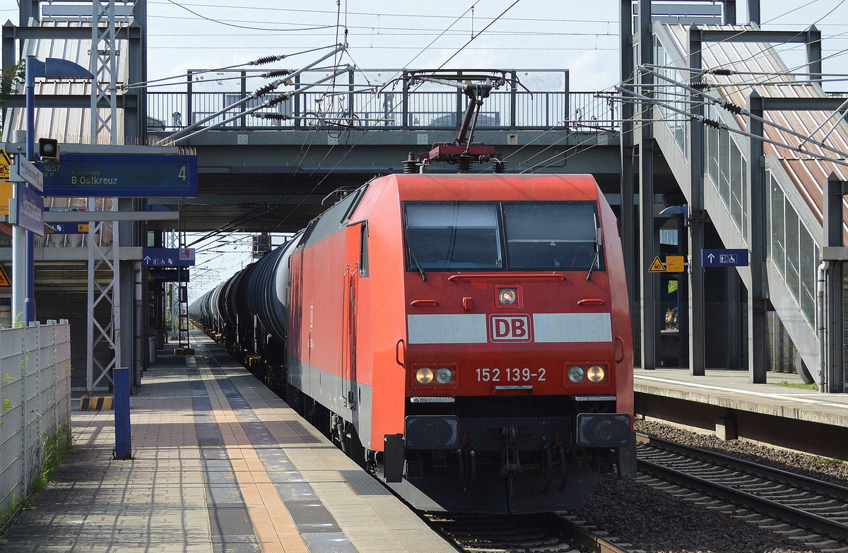 152 139-2 mit Kesselwagenzug am 02.08.17 Bf. Berlin-Hohenschönhausen.