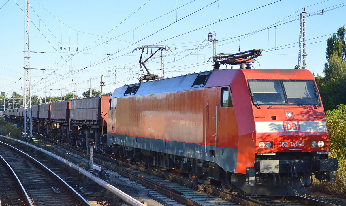 152 140-0 mit einem Ganzzug Schüttgutkippwagen am 06.09.16 Berlin-Grünau.