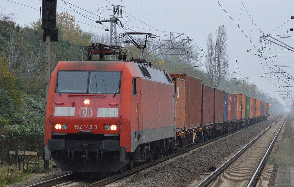 152 148-3 mit Containerzug am 09.11.17 Bf. Berlin-Hohenschönhausen.