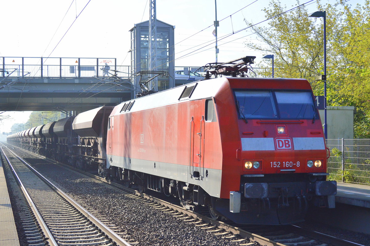 152 160-8 mit einem Ganzzug Schüttgutwagen ausnahmweise auf dem Gegengleis am 20.09.17 BF. Berlin-Hohenschönhausen.