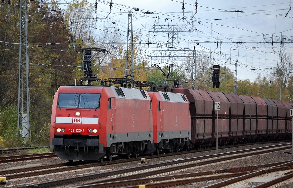 152�r Doppeltraktion 152 122-8 + 152 140-0 mit Erzzug am 29.10.13 Berlin-Springpfuhl.