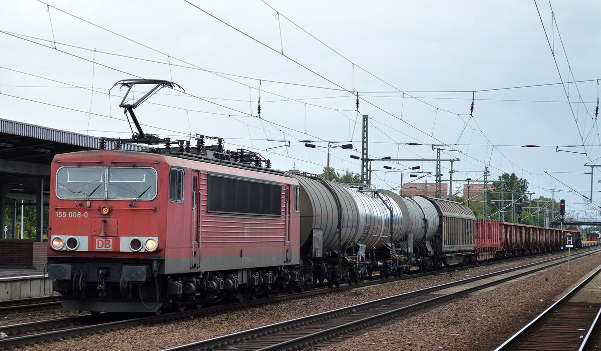 155 006-0 mit gemischtem Güterzug am 06.07.16 Bf. Flughafen Berlin-Schönefeld.