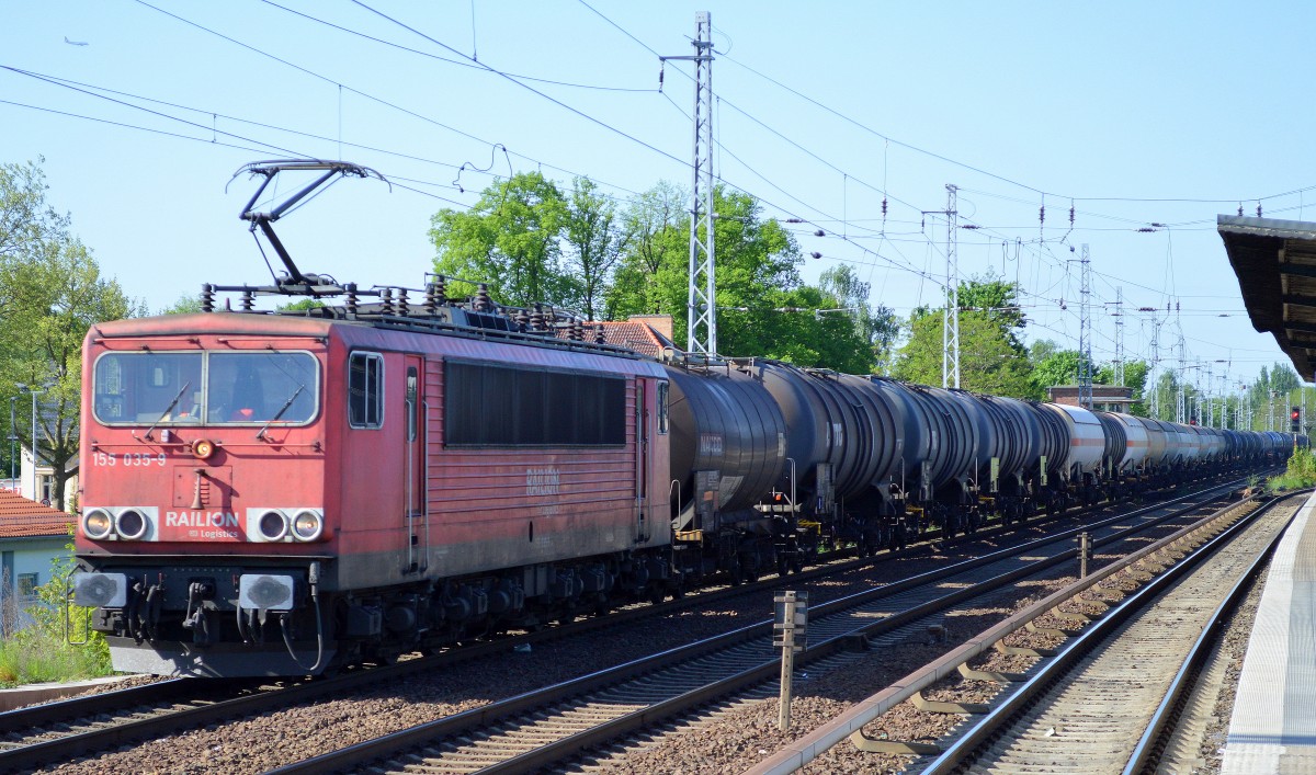 155 035-9 mit langem Kesselwagenzug (Leerzug) Richtung Stendell am 13.05.15 Berlin-Karow.