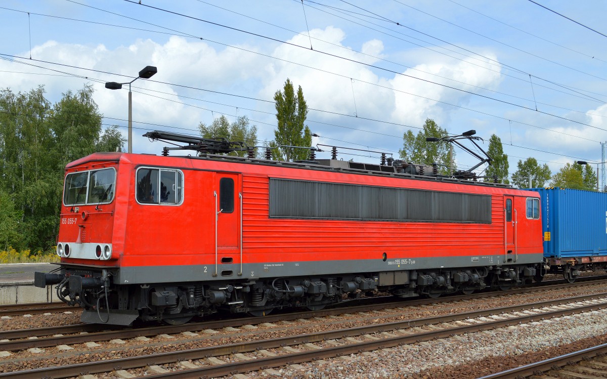 155 055-7 mit Containerzug nach Personalwechsel abfahrbereit im Bhf. Flughafen Berlin-Schönefeld, 26.08.14