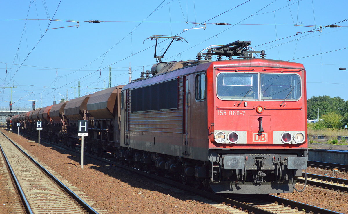 155 060-7 mit einem Ganzzug Schüttgutwagen am 15.09.16 Bf. Flughafen Berlin-Schönefeld.