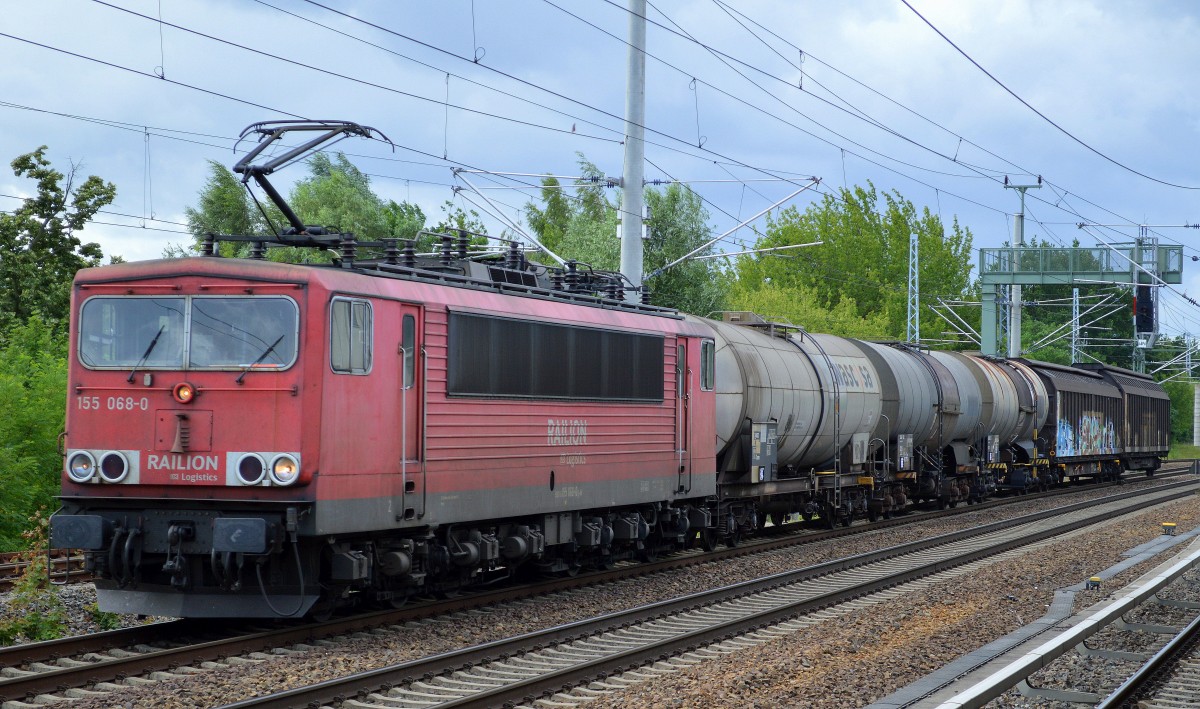 155 068-0 mit gemischtem Güterzug am 09.07.15 Berlin-Pankow.