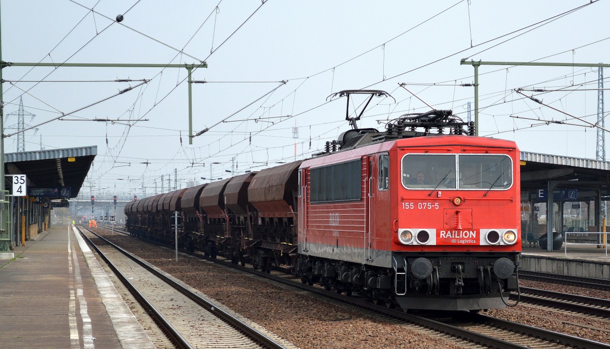 155 075-5 mit Schüttgutwagenzug Durchfahrt Bhf. Flughafen Berlin-Schönfeld, 01.04.14