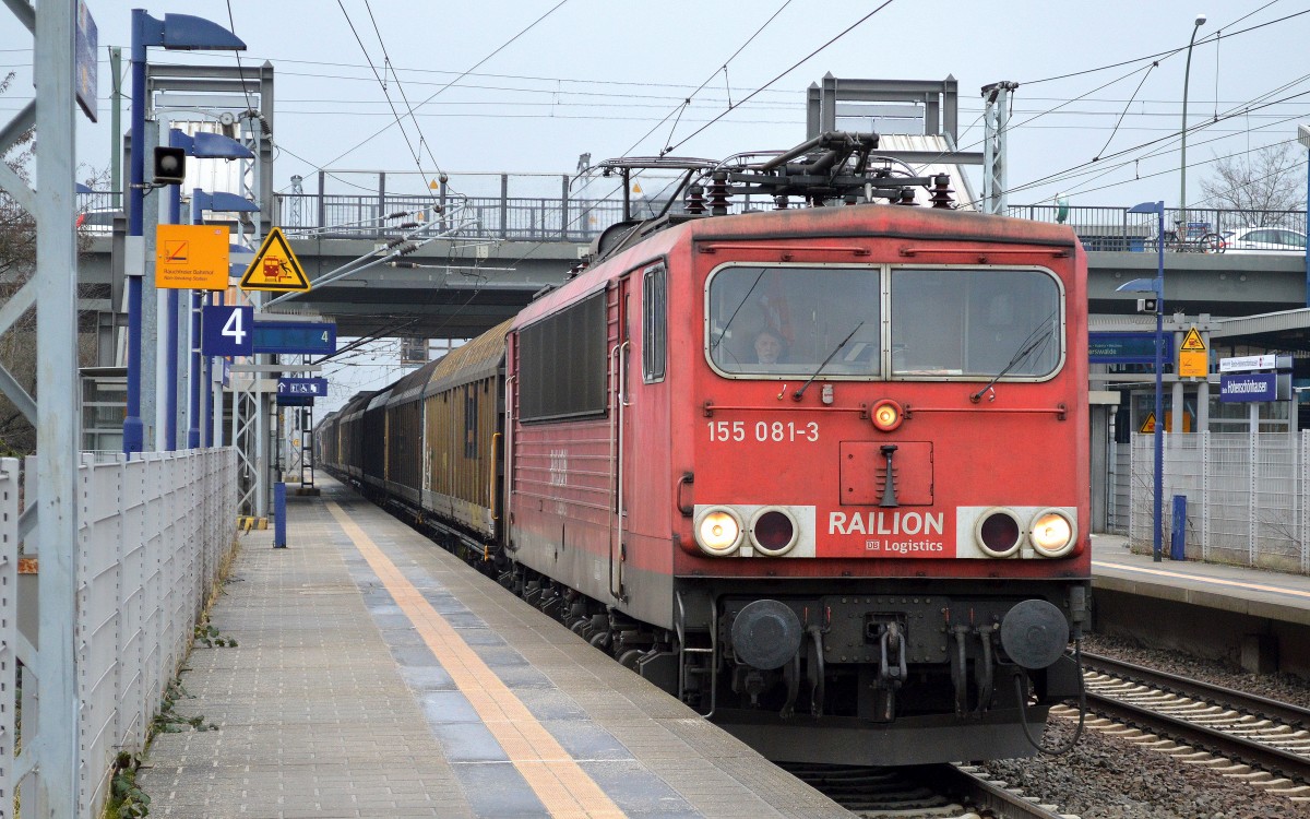 155 081-3 mit einigen Güterwagen Richtung Industrieübergabegebiet Berlin Norost am 21.01.15 Berlin-Hohenschönhausen.