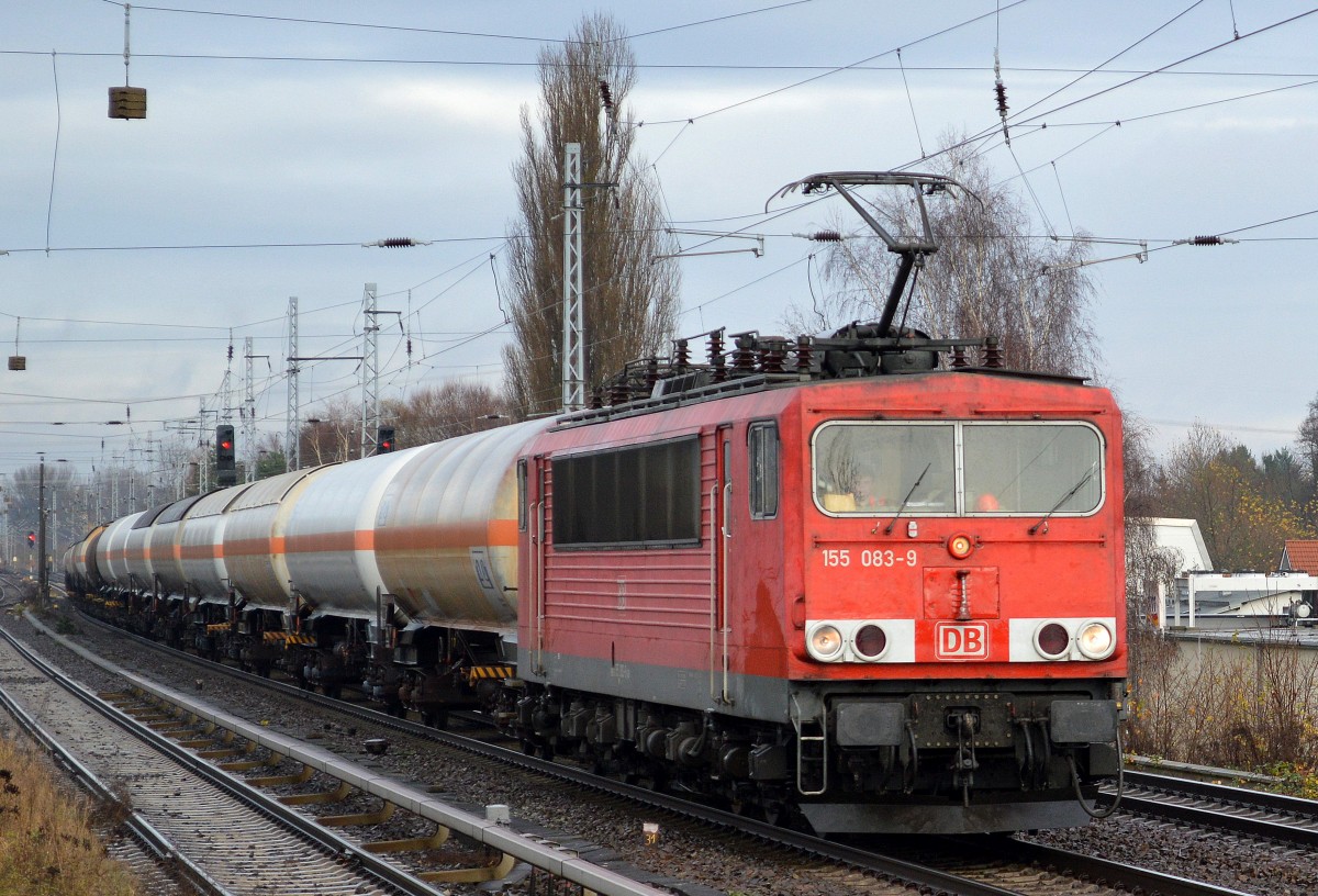 155 083-9 mit Kesselwagenzug am 24.11.14 Berlin-Karow. 