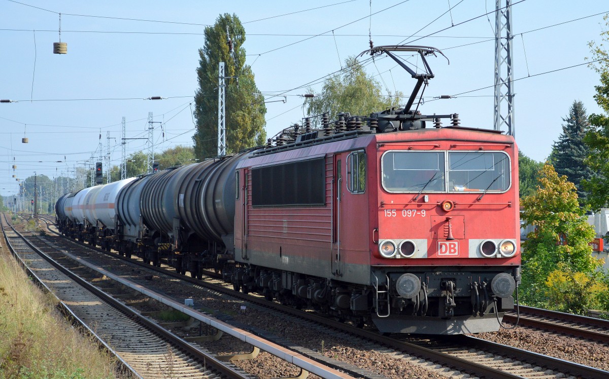 155 097-9 mit Kesselwagenzug am 15.09.14 Berlin-Karow.