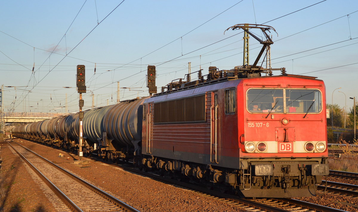 155 107-6 mit Kesselwagenzug am 06.11.17 BF. Flughafen Berlin-Schönefeld.