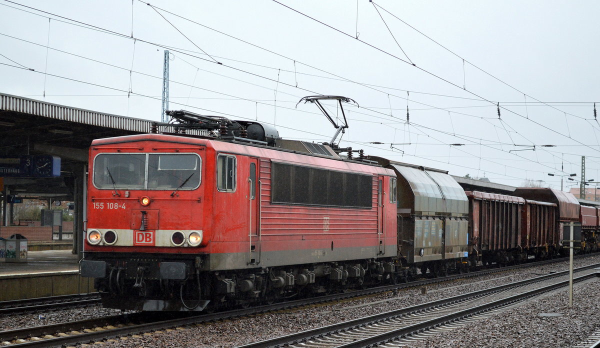 155 108-4 mit gemischtem Güterzug am 22.02.17 Bf. Flughafen Berlin-Schönefeld.