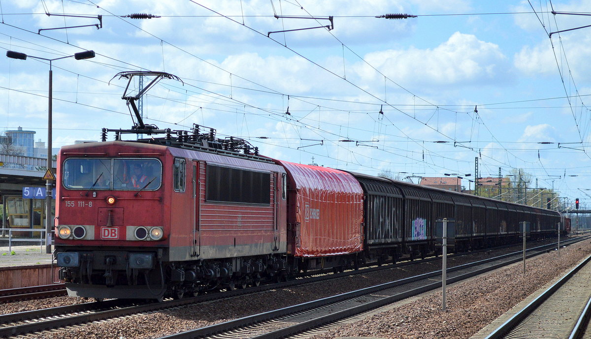 155 111-8 mit gemischtem Güterzug am 06.04.17 Bf. Flughafen Berlin-Schönefeld.