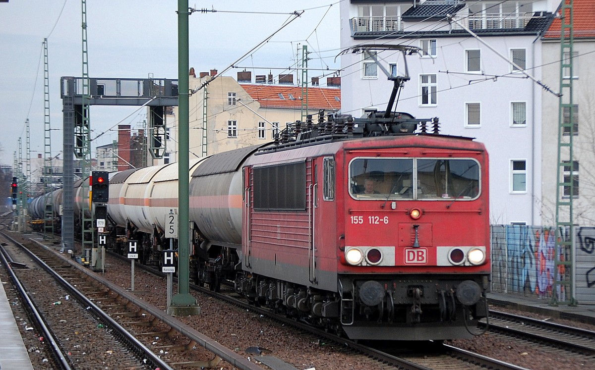 155 112-6 mit Kesselwagenzug Richtung Berlin-Westhafen, 09.01.14 Berlin-Wedding.