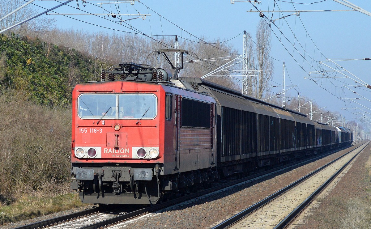 155 118-3 mit gemischtem Güterzug am 26.02.15 Berlin-Hohenschönhausen.