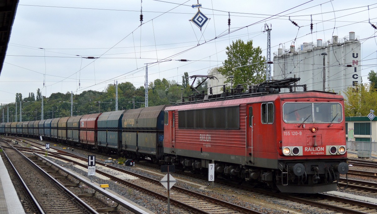 155 120-9 mit polnischem Schüttgutwagen mit Kohle beladen Richtung Berliner Innenstadt, 01.09.14 Berlin Greifswalder Str. Innenring.