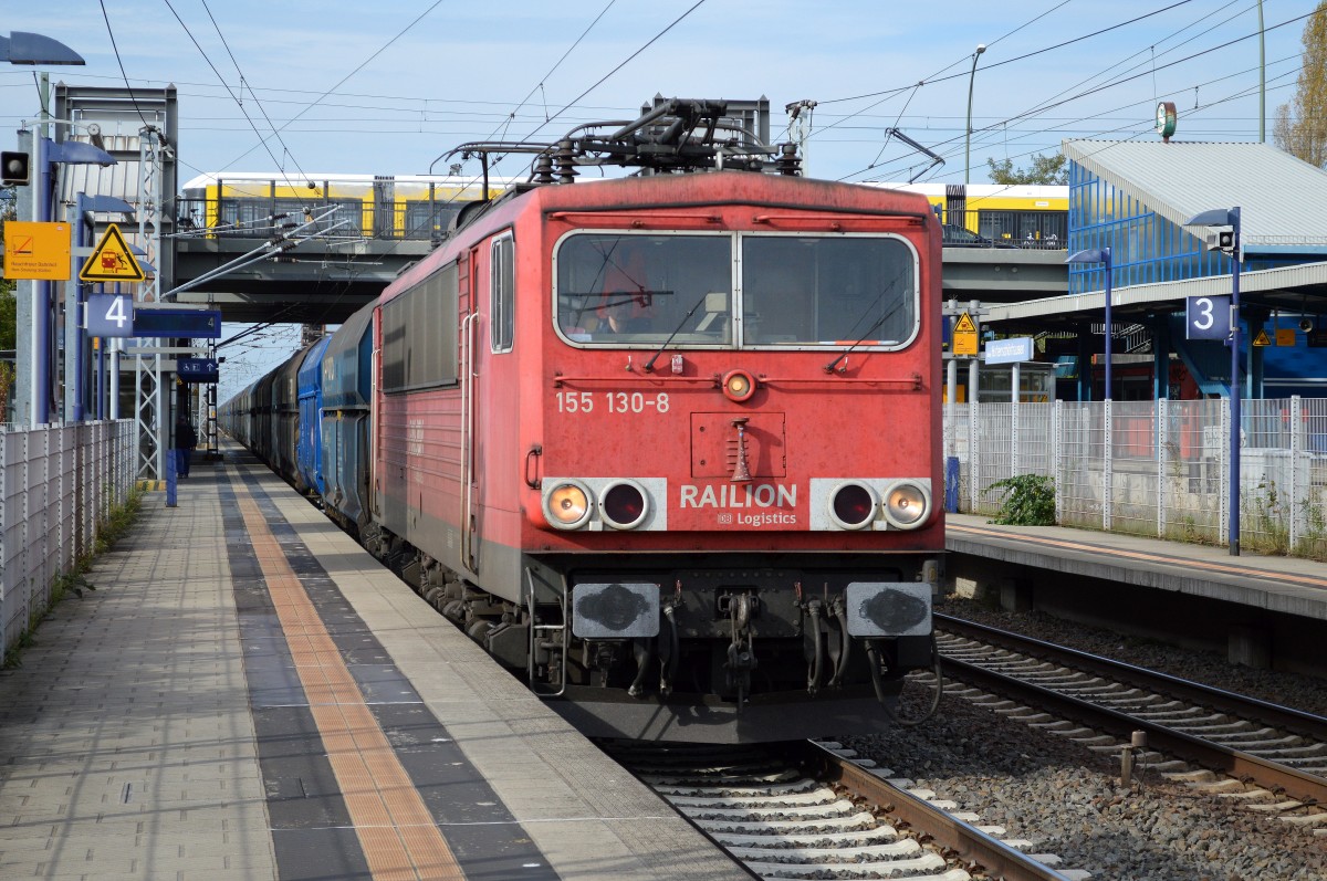 155 130-8 mit Ganzzug polnischer Schüttgutwagen am 10.10.14 Berlin-Hohenschönhausen.