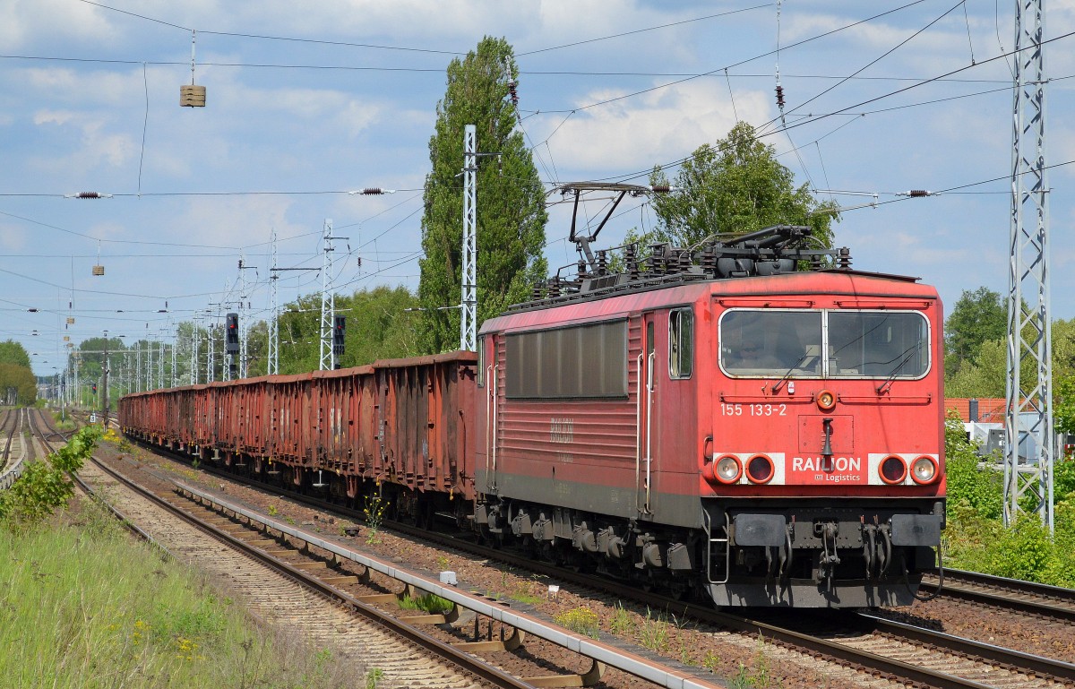 155 133-2 mit Ganzzug offener Güterwagen am 19.05.15 Berlin-Karow.