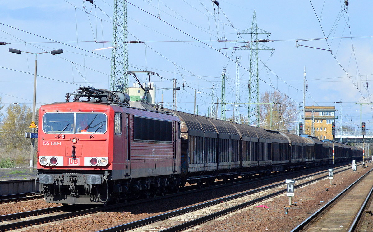 155 138-1 mit Ganzzug Schiebewandwagen am 26.04.16 Bf. Flughafen Berlin-Schönefeld.
