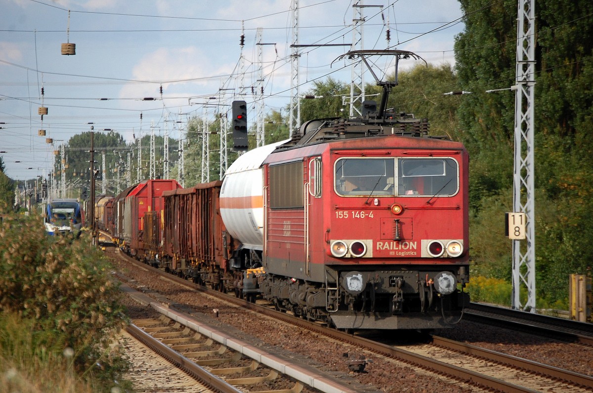 155 146-4 mit gemischtem G�terzug am 23.08.13 Berlin-Karow. 