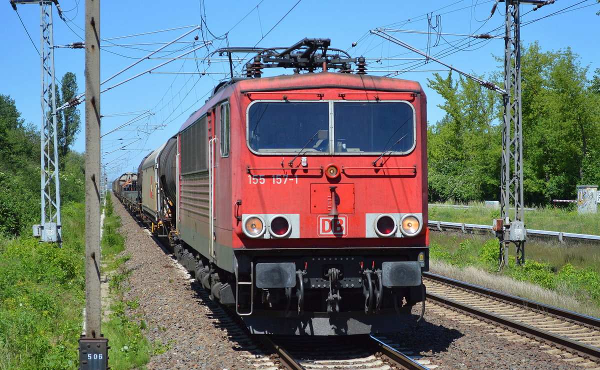 155 157-1 mit langem gemischten Güterzug am 02.06.17 Bf. Berlin-Hohenschönhausen.