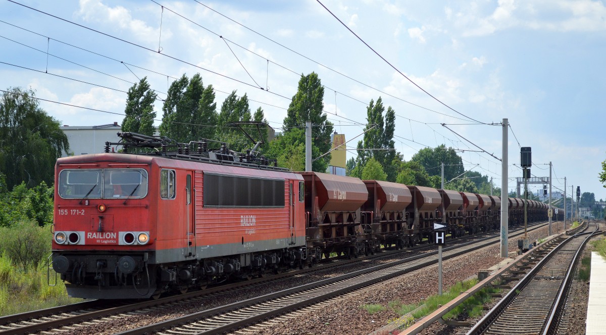 155 171-2 mit Ganzzug Schüttgutwagen Richtung Berlin-Blankenburg am 11.07.14 Berlin-Pankow.