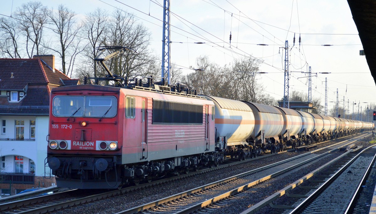 155 172-0 mit Kesselwagenzug Richtung Schwedt am 26.03.14 Berlin-Karow.