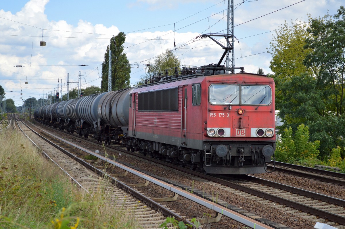 155 175-3 mit Kesselwagenzug am 25.08.14 Berlin-Karow. 