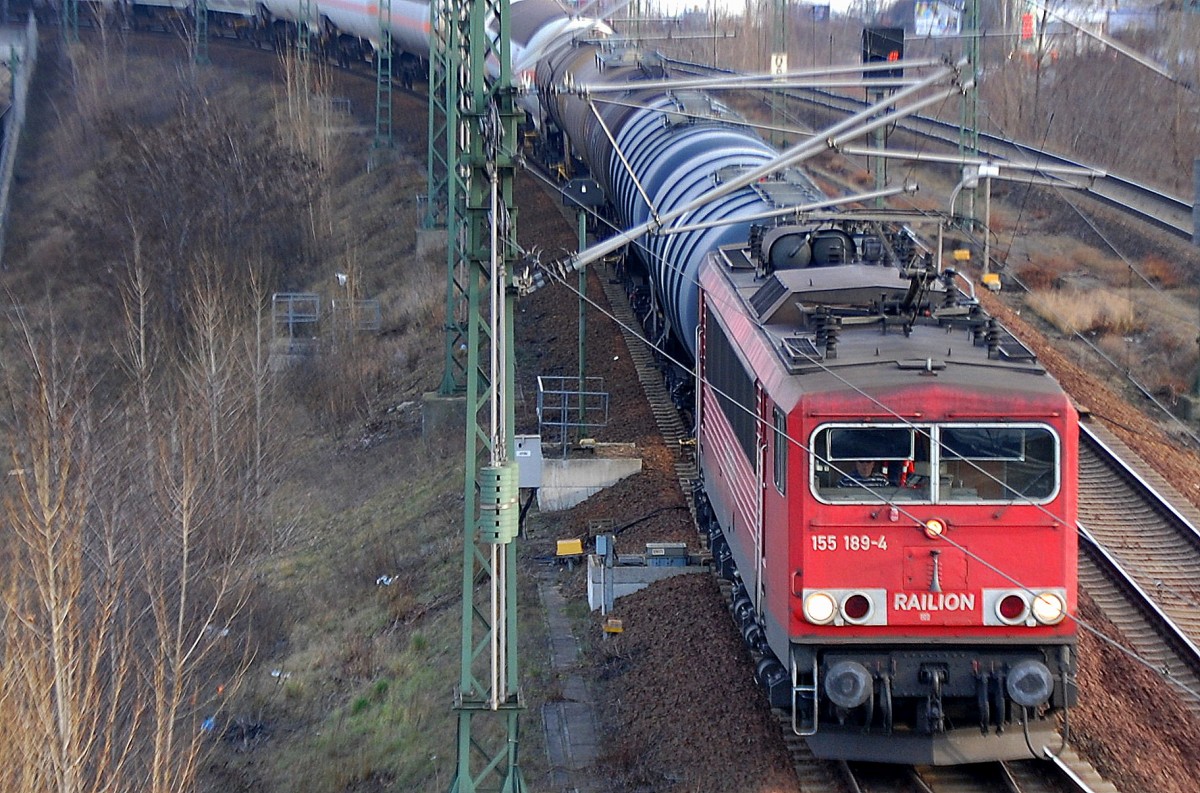 155 189-4 mit Kesselwagenzug auf dem Berliner Innering Höhe Berlin Putlitzbrücke am 14.01.14