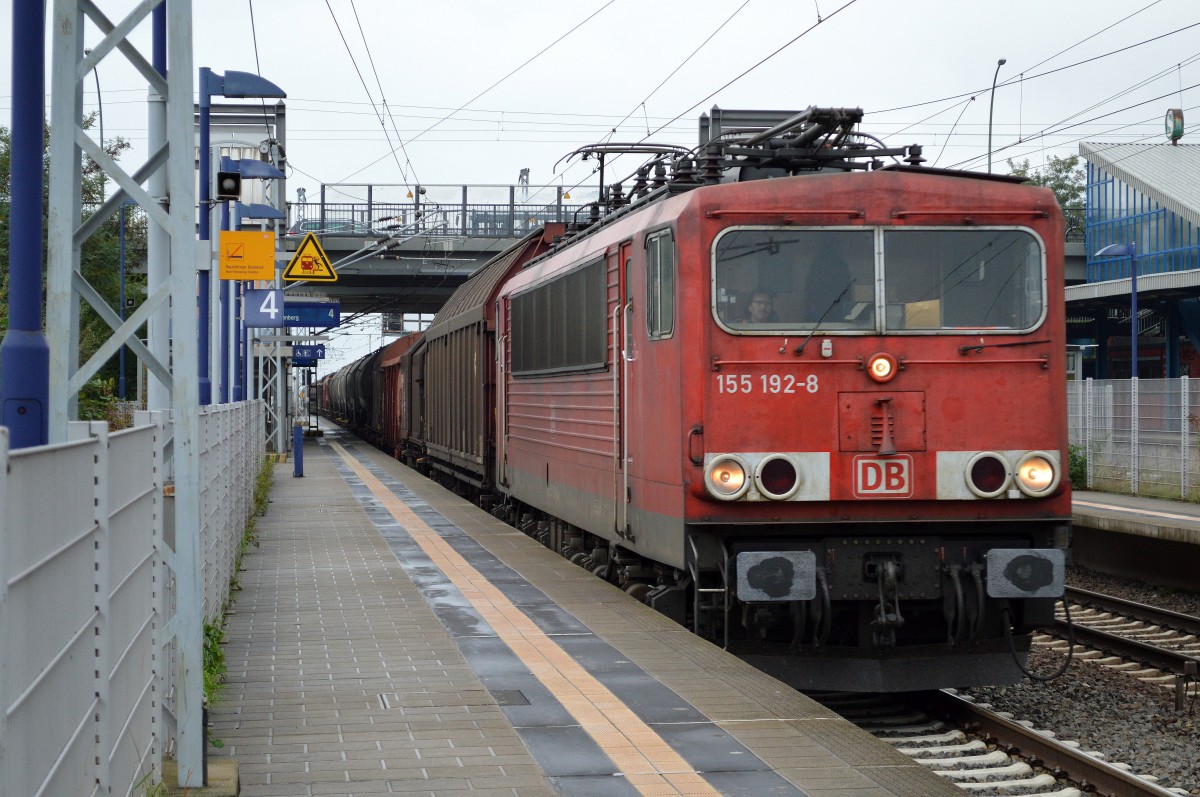 155 192-8 mit einem gemischten Güterzug am 30.09.14 Berlin-Hohenschönhausen.