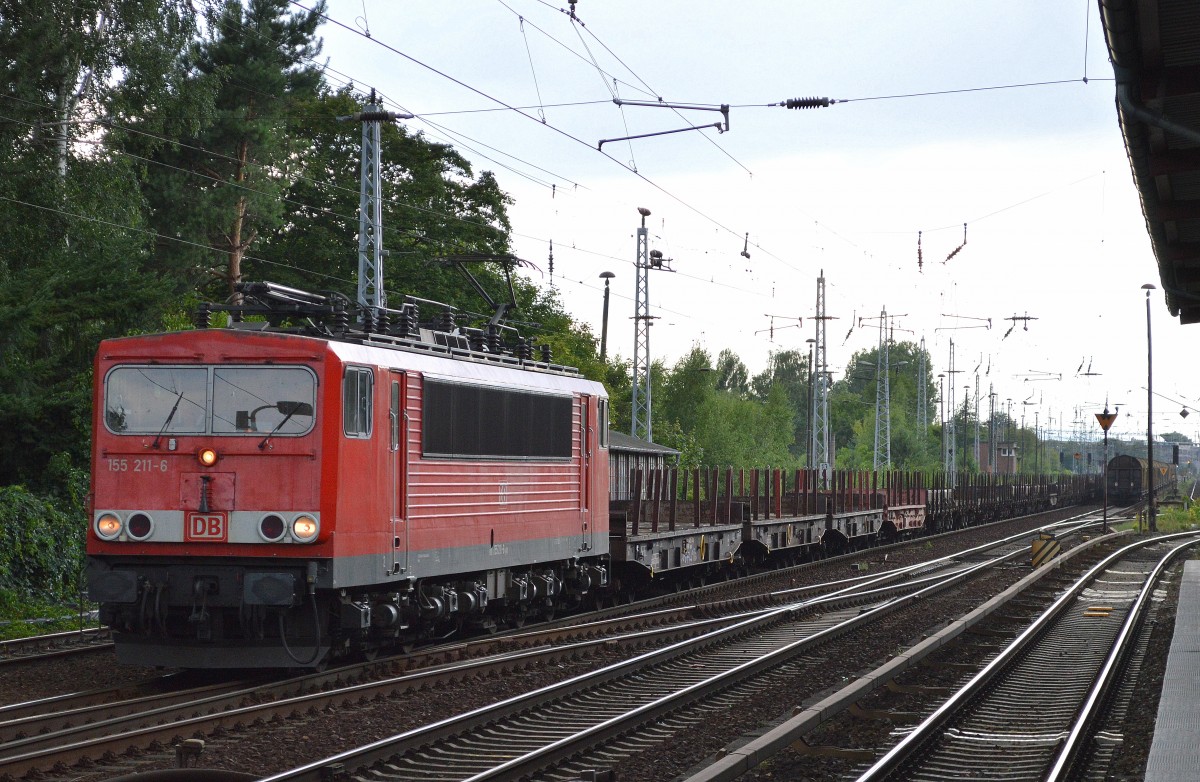 155 211-6 mit Leerzug Drehgestell-Flachwagen mit Rungen am 23.07.15 Berlin Hirschgarten.