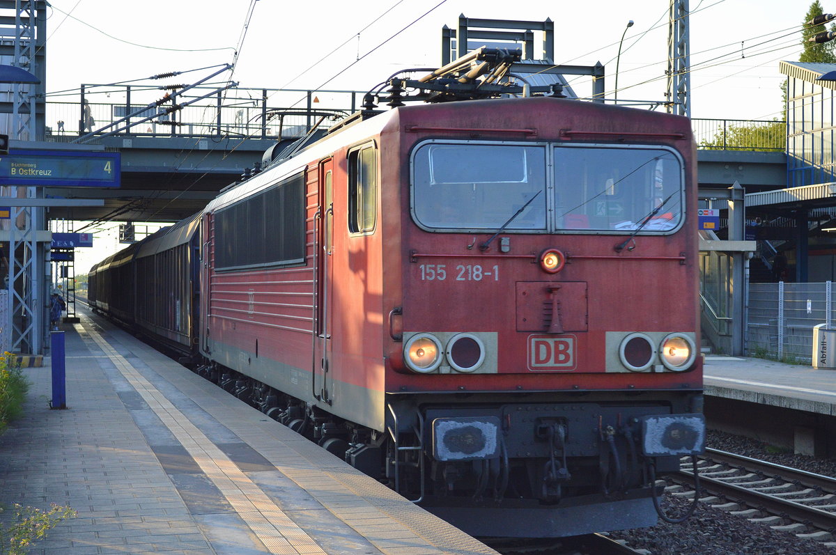 155 218-1 mit einigen Schiebewandwagen am 06.07.17 Bf. Berlin-Hohenschönhausen.