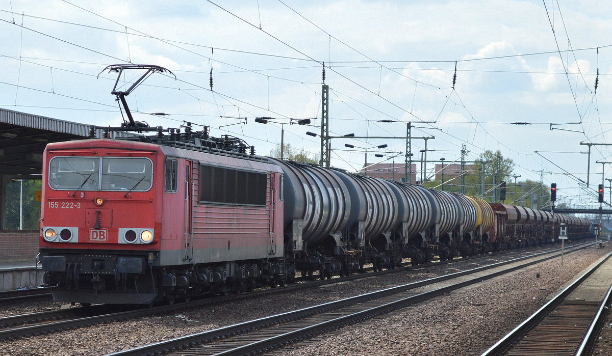 155 222-3 mit gemischtem Güterzug am 26.04.17 Bf. Flughafen Berlin-Schönefeld.