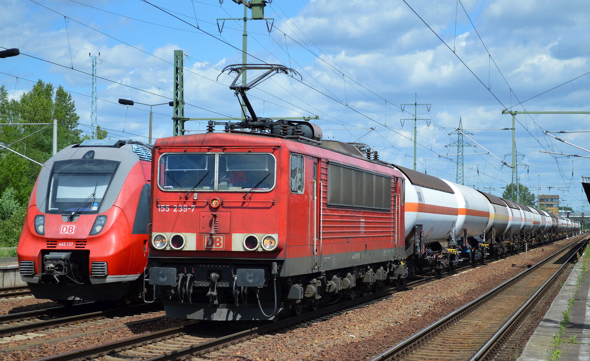 155 239-7 mit Ganzzug Gasdruckkesselwagen am 03.07.17 Bf. Flughafen Berlin-Schönefeld.