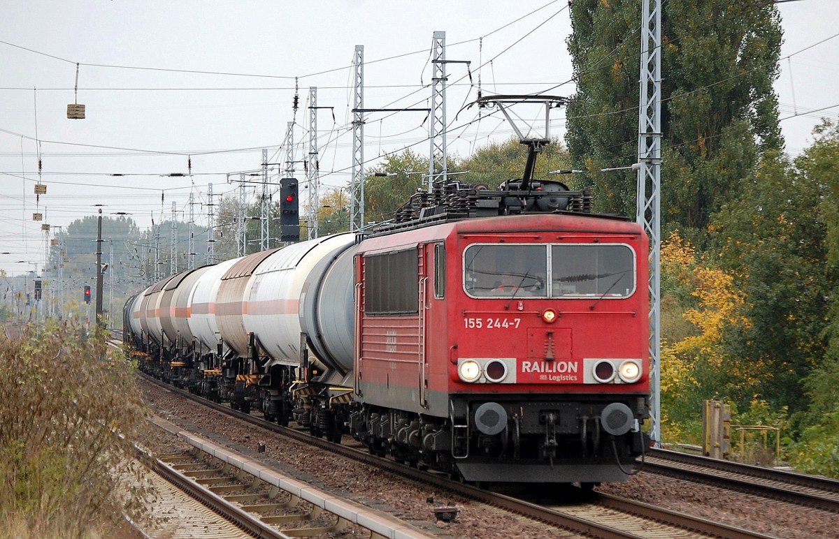 155 244-7 mit einem gemischten Kesselwagenzug am 07.10.13 Berlin-Karow.