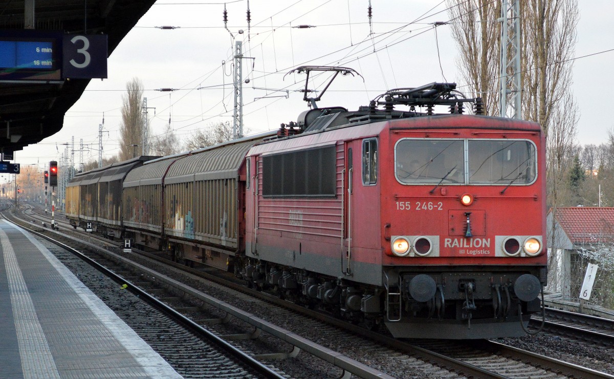 155 246-2 mit einigen Schiebewandwagen am 27.03.14 Berlin-Karow.