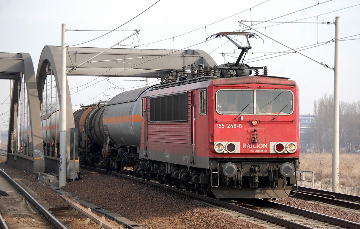 155 248-8 mit Kesselwagenzug am 26.02.14 Berlin-Pankow.
