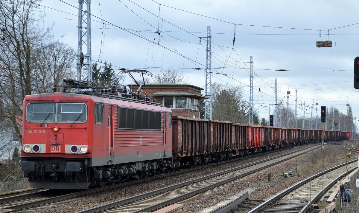 155 253-8 mit Ganzzug offener Güterwagen am 05.03.15 Berlin-Karow.