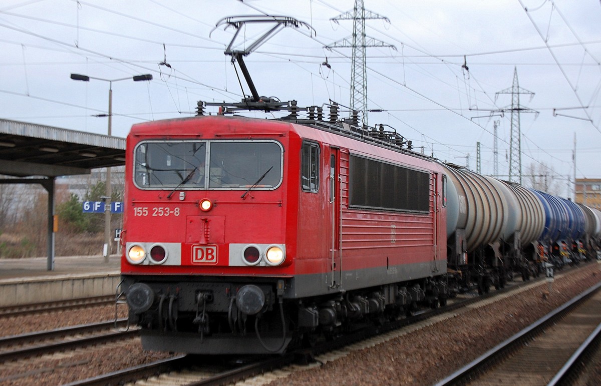 155 253-8 mit Kesselwagenzug am 28.11.13 Bhf. Flughafen Berlin-Schönefeld.