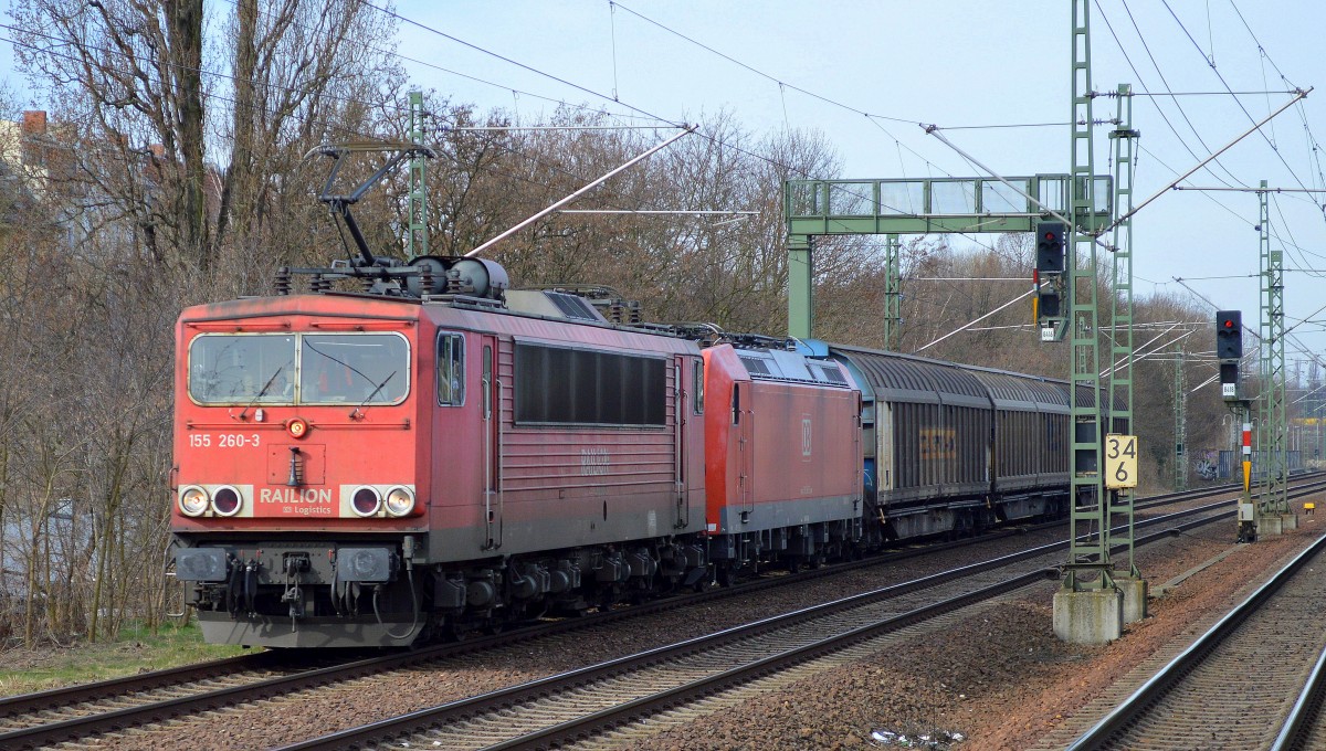 155 260-3 hat 185 045-2 und einige Schiebewandwagen am Haken, 07.04.15 Berliner Innenring Höhe Berlin-Jungfernheide.