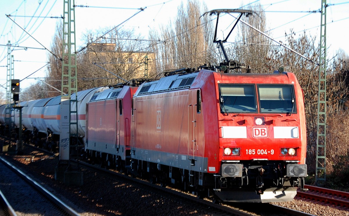 185 004-9  mit einer 185 XXX? und Kesselwagenzug am Haken am 07.01.14 Richtung Berlin-Grunewald ( Berliner Innenring) Höhe Berlin-Jungfernheide. 